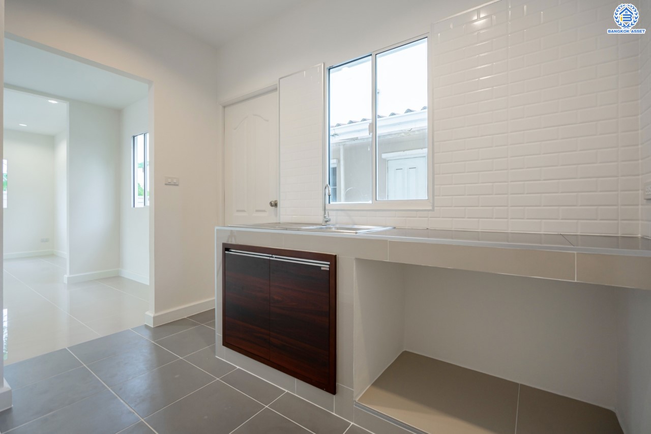 บ้านมือสองตกแต่งใหม่ ม.พฤกษาวิลเลจ10 บางใหญ่ เนื้อที่ 58.6 ตร.ว. ตอบโจทย์ทุกการอยู่อาศัย ฟังก์ชัน 3 ห้องนอน 2 ห้องน้ำ 1 ที่จอดรถ บรรยากาศเป็นส่วนตัว บนทำเลศักยภาพ เชื่อมต่อถนนกาญจนาภิเษก ใกล้เซ็นทรัลเวสต์เกต ทางด่วน "ศรีรัช" และรถไฟฟ้า "สถานีตลาดบางใหญ่"